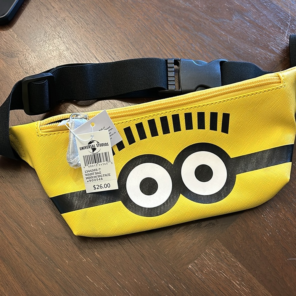 NEW w/Tag Universal Studio Minion fanny pack belt bag